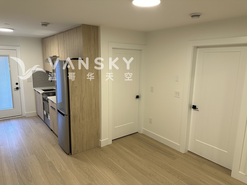 近Joyce STN新两室半地下套房