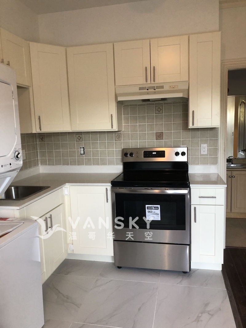 本那比平地两卧套房出租 近BCIT