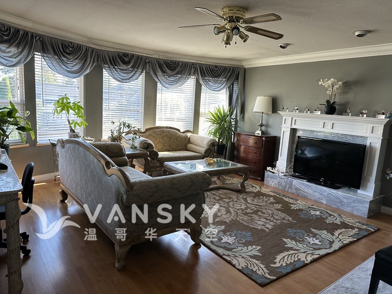 列治文交通便利豪华别墅出租