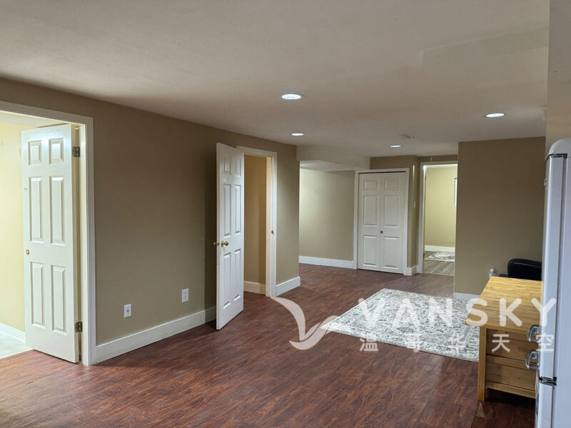 温西近UBC半地下3房1卫