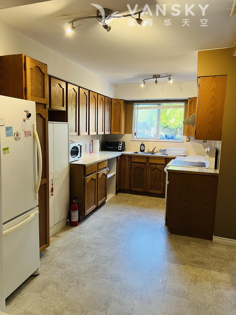 独立屋楼下独立出入两室一厅出租