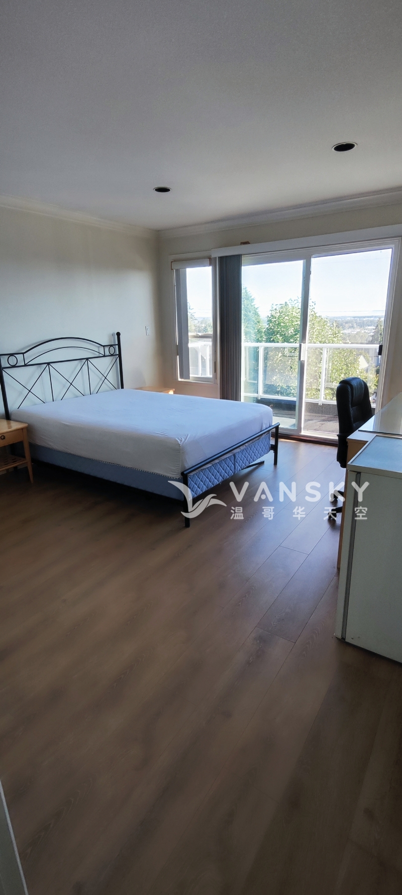 独立屋楼上主人套房出租。