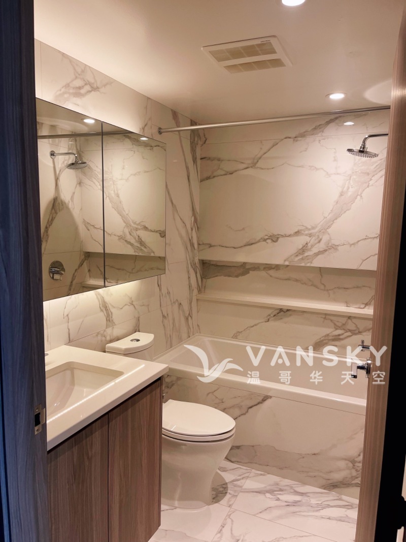 Surrey高层水泥公寓一房一厅一书房