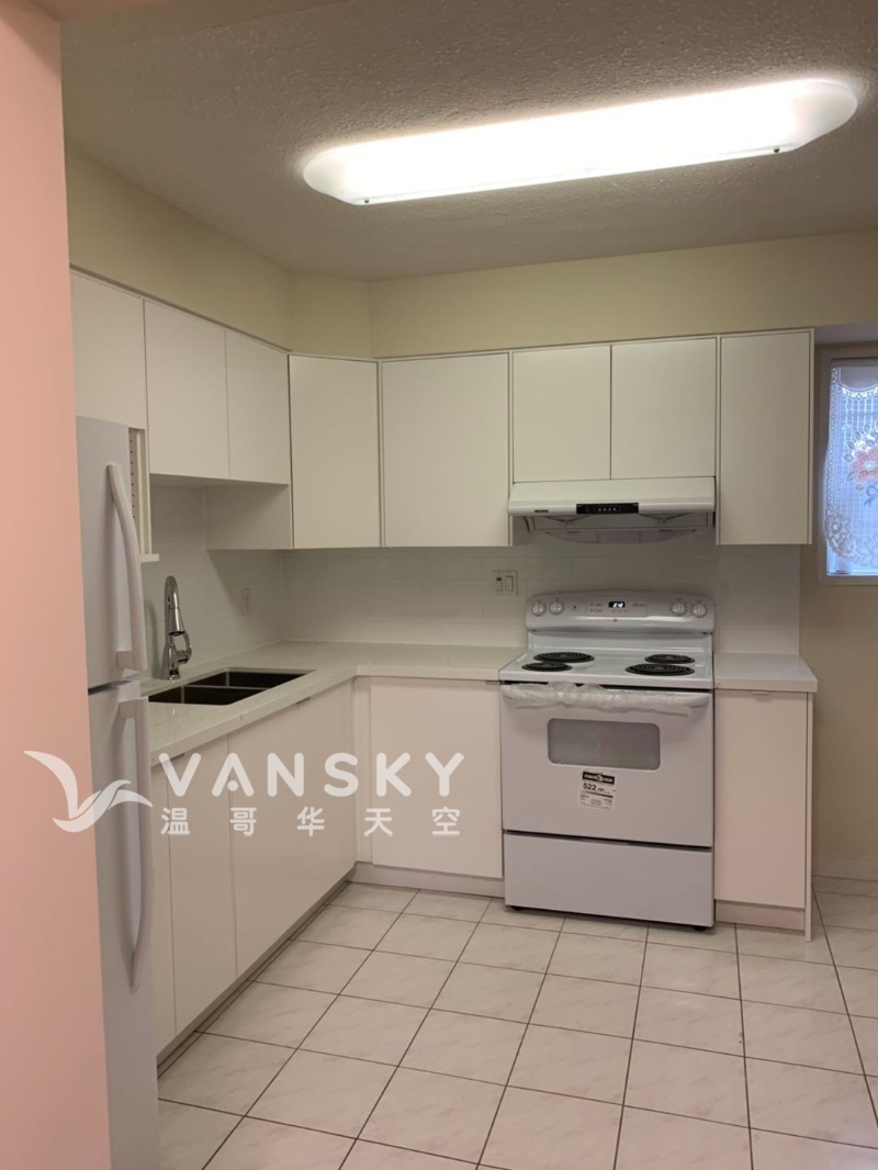 列治文学区房地面一层2房1厅1卫出租