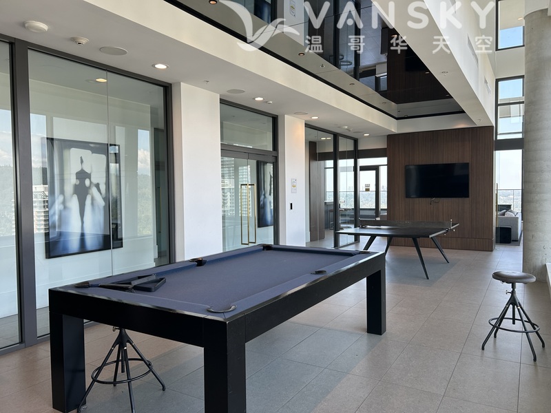 Lougheed天车站高层公寓一房出租