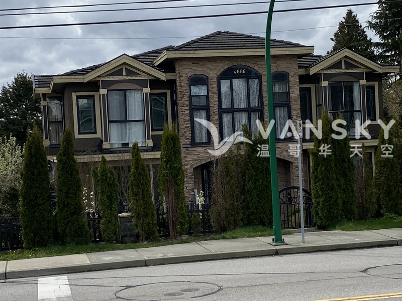 近Metrotown 全新豪宅1200加币/套  交通便利 拎包入住