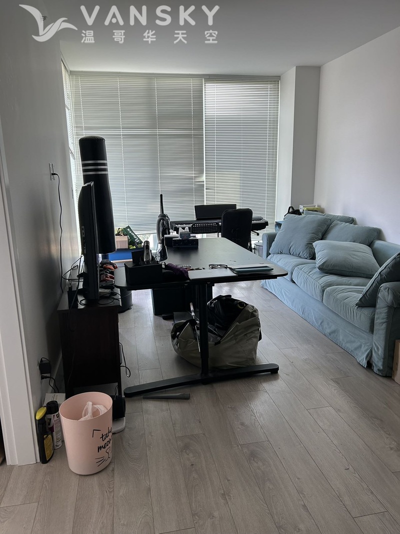 出租本拿比埃德蒙顿天车站附近高层一室一厅带书房公寓