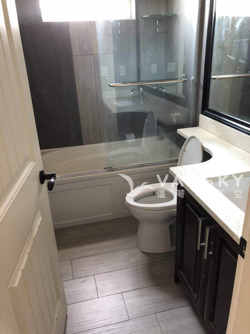 1500列治文独立出入大套房（独立卫生间〕 