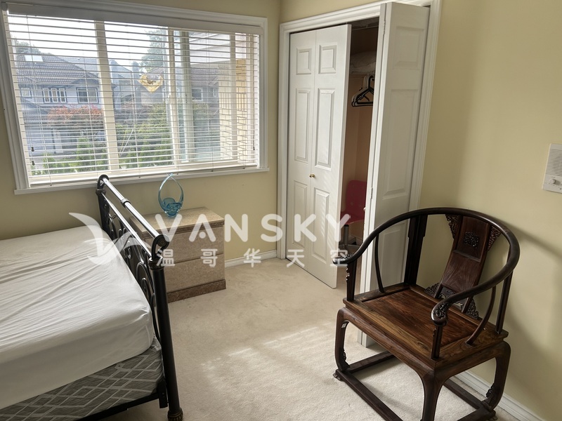 列治文三号路旁豪宅区出租套房