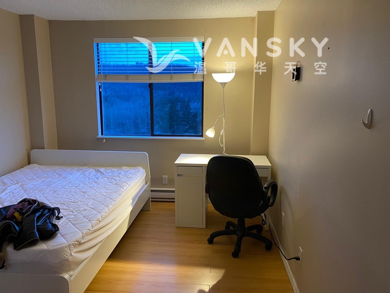 Lougheed 兩房公寓其中一房