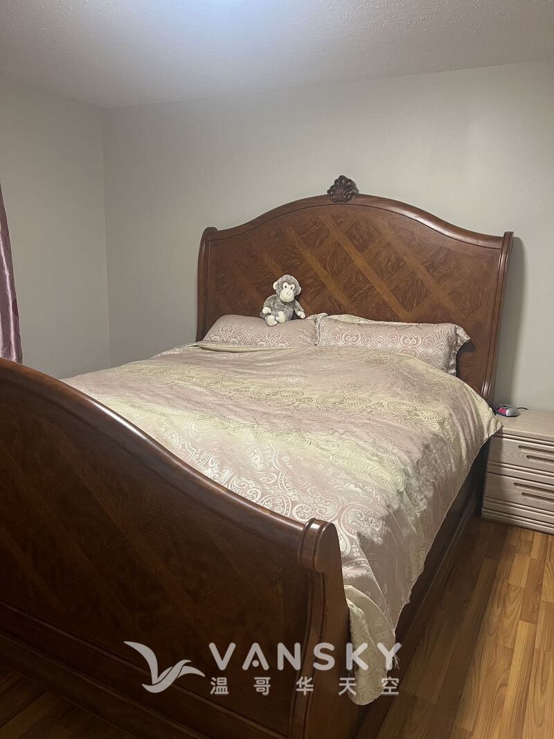 Kingsize实木大床，床头柜，带镜柜子，一共200块，可分着买