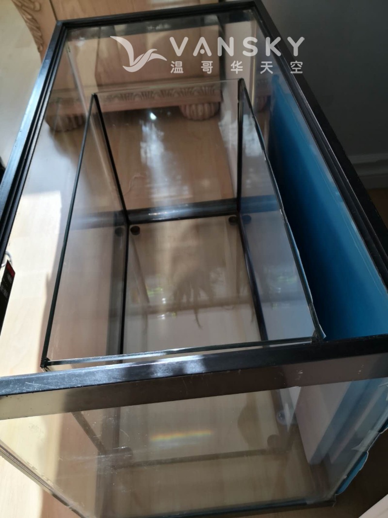 大小鱼缸和过滤器