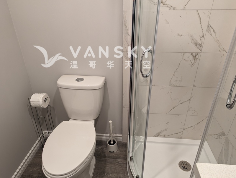 House楼上带独立卫生间套房出租