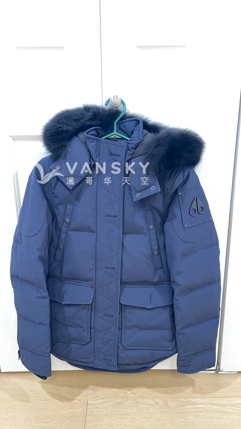 卖正品白色Burberry包包，女装剪刀手冬天外套