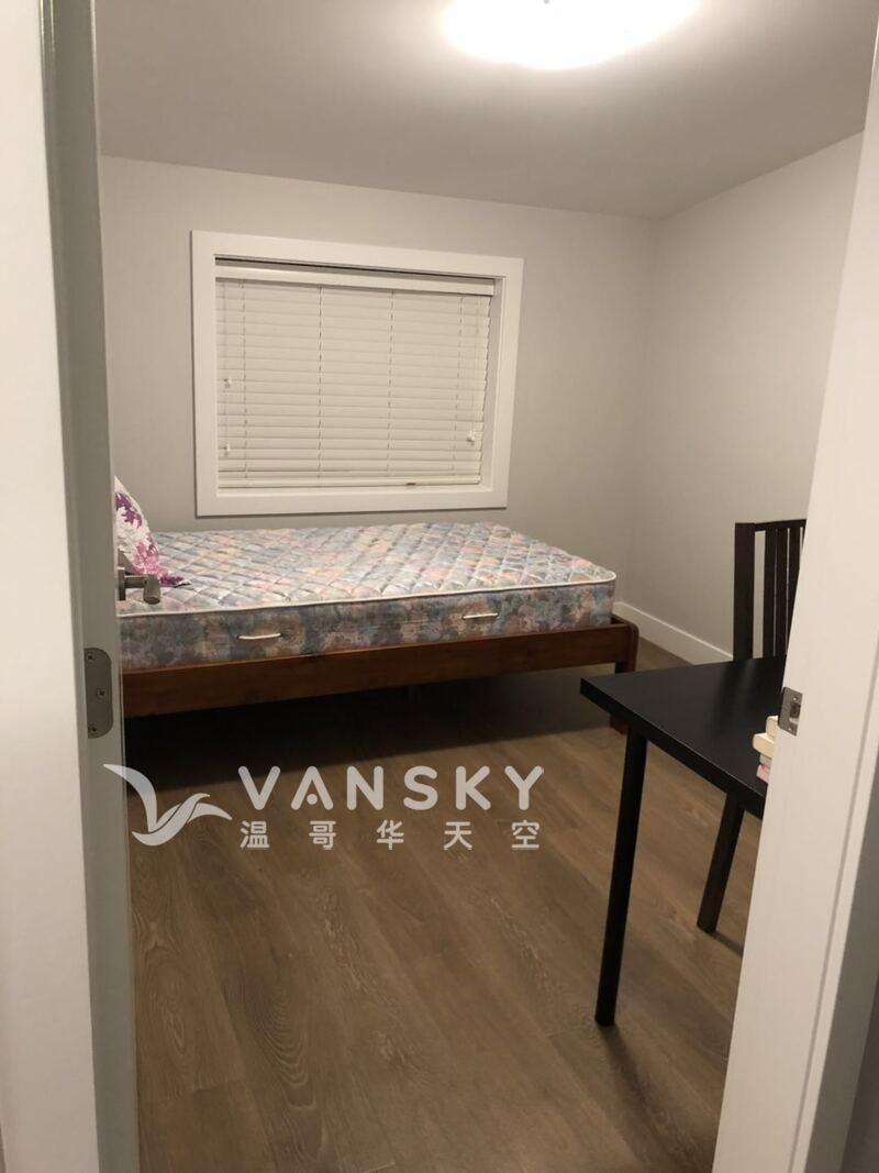 步行5分钟到达Joyce天车站后巷屋楼上单房分租