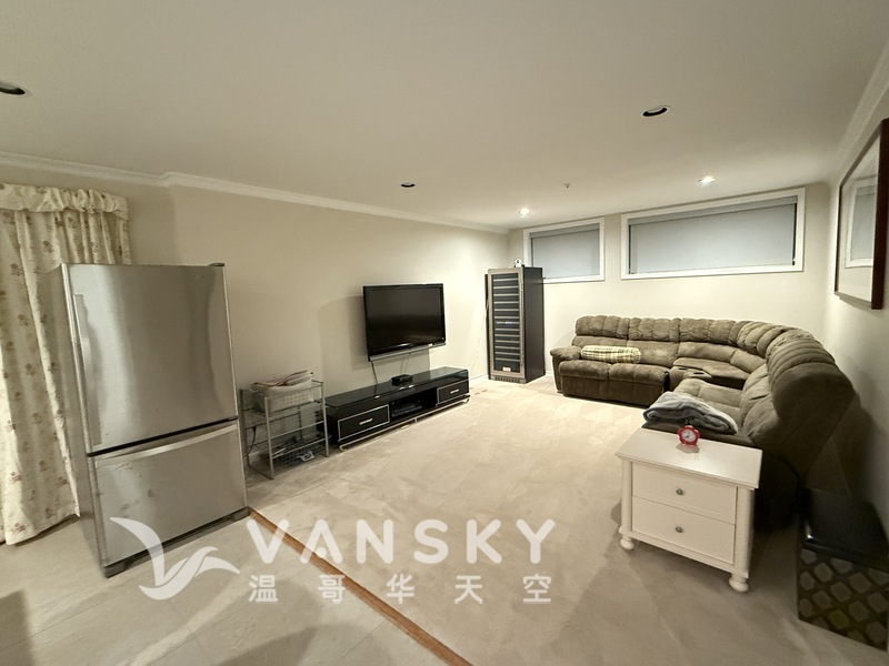 温西女皇公园2房2卫整层半地下室出租