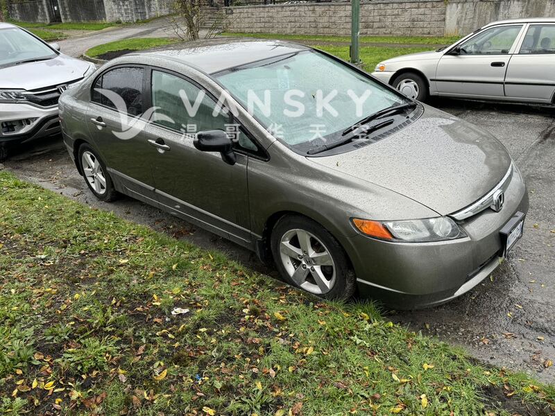 本田civic. 四门小车1.8L 