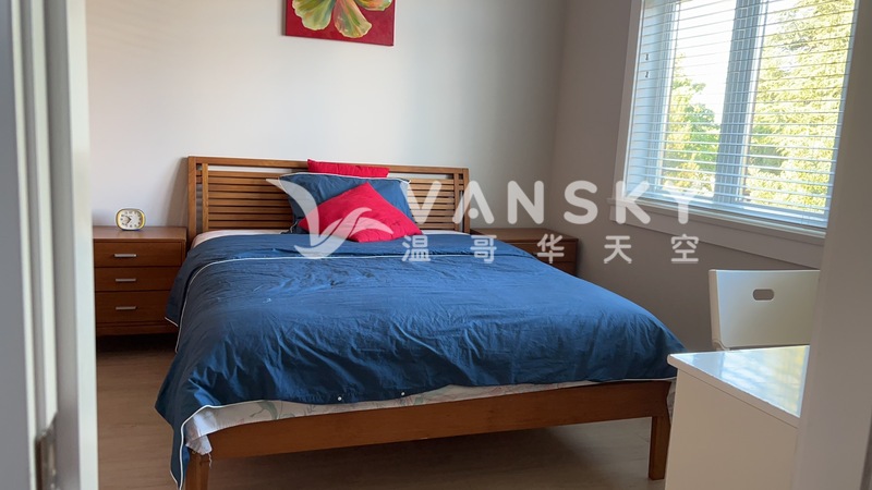 温哥华中心独立屋楼上有套房出租