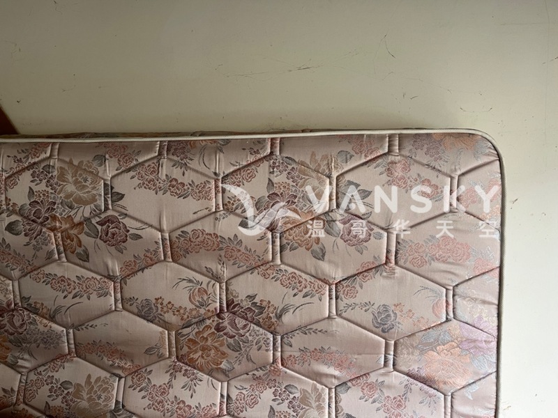 California King 床架和床垫