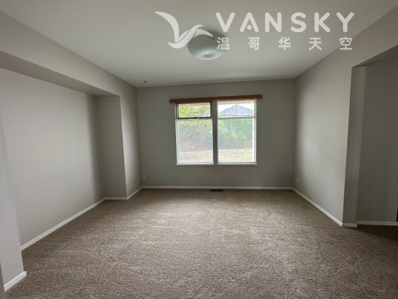 素丽Surrey Fleetwood区四室三卫一den整房出租