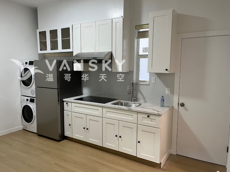 Burnaby 全新装修独立出入两房两卫出租