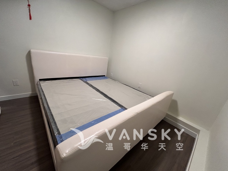 出床架及配套箱子两个$500