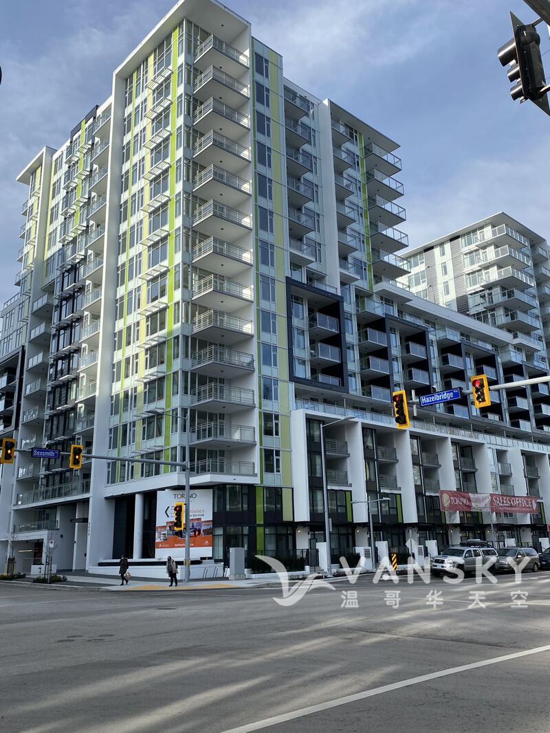 列治文近3号路天车站高层公寓二室二卫+Den