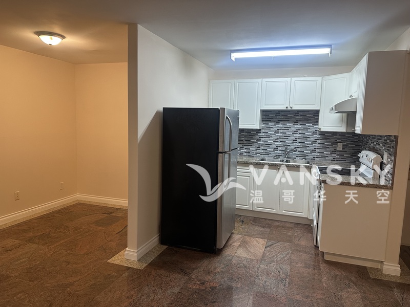 溫东樓下两房一廳出租