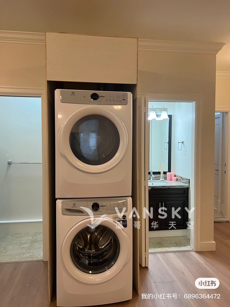 列治文独立屋一楼两房一厅出租