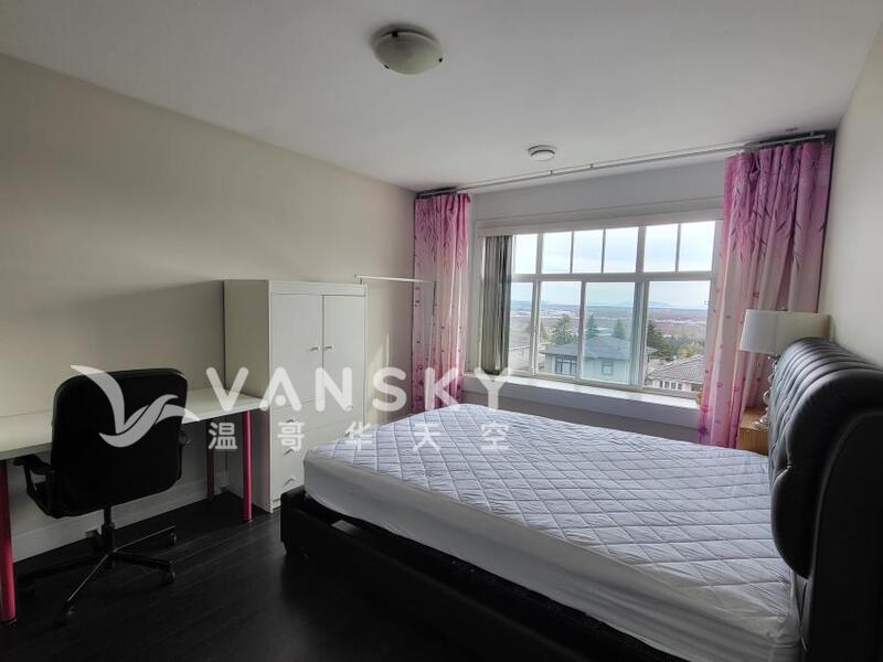 本拿比南楼上套房出租只租女生