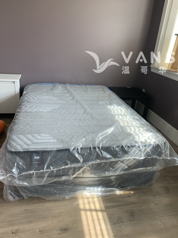 列治文独立屋，二楼，分租，光猛一房一厅出租