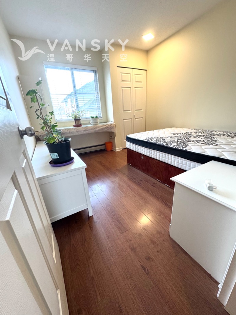 列治文中心联排别墅、二楼单房出租