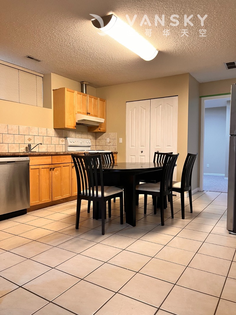 素里三室一厅（全包，网除外）