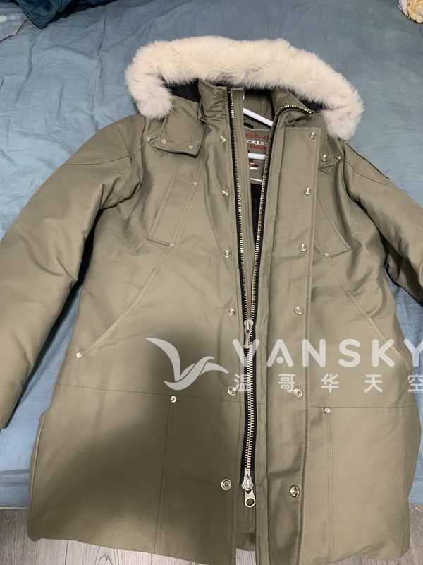 只穿过一两次全新剪刀羽绒服低价转让