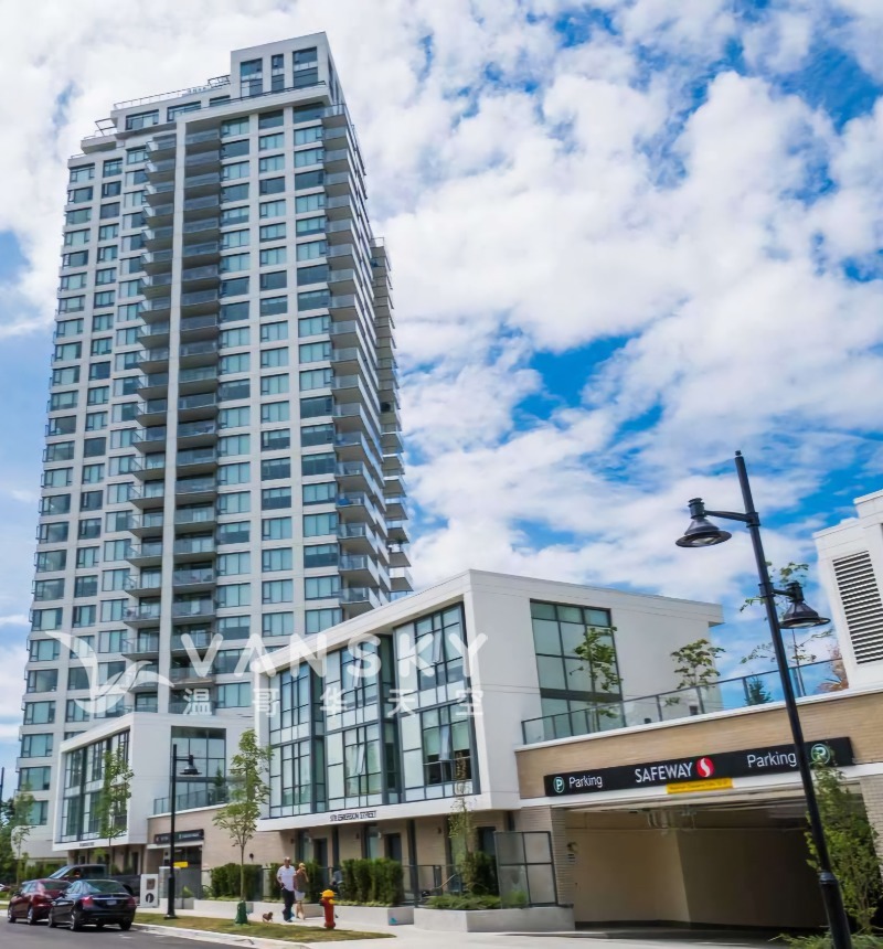 高貴林 Burquitlam天車站旁一房 一厅 一书房 两停车位豪華公寓