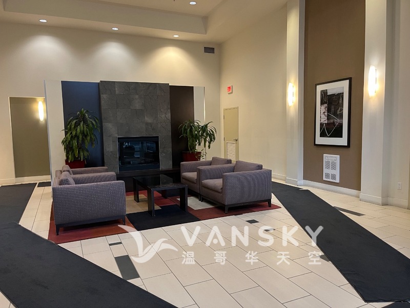 High gate 高层公寓两房加小书房