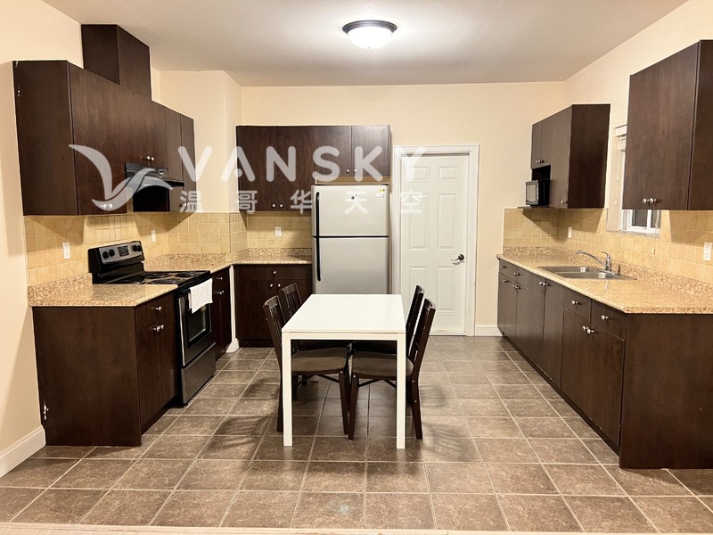 New West 两室一厅独立出入出租