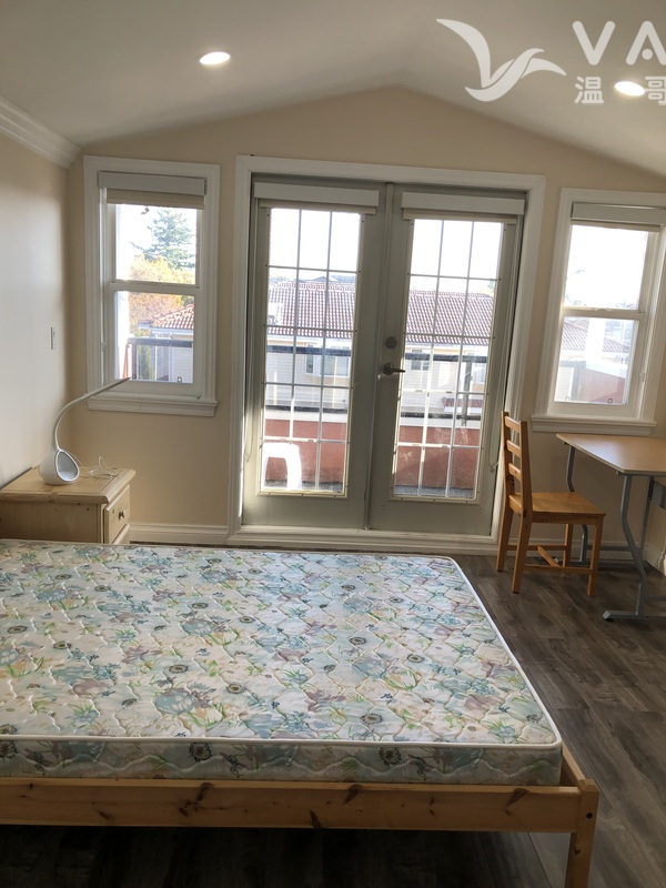 温东king Edward 夹knight 街楼上一房带独卫阳台。