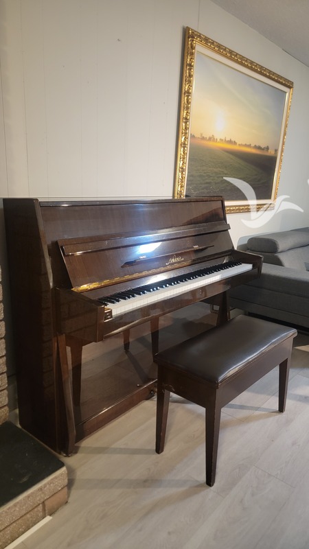 100刀转让钢琴一台