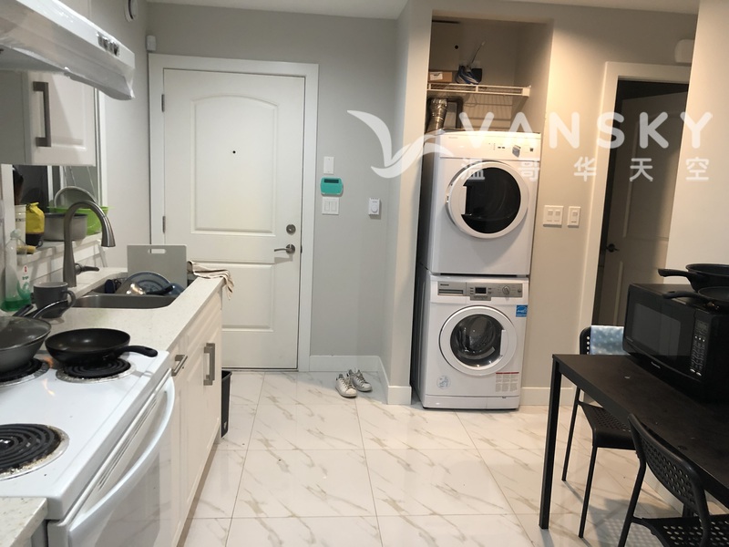 温哥华东区近Joyce天车站后巷屋楼上单房出租