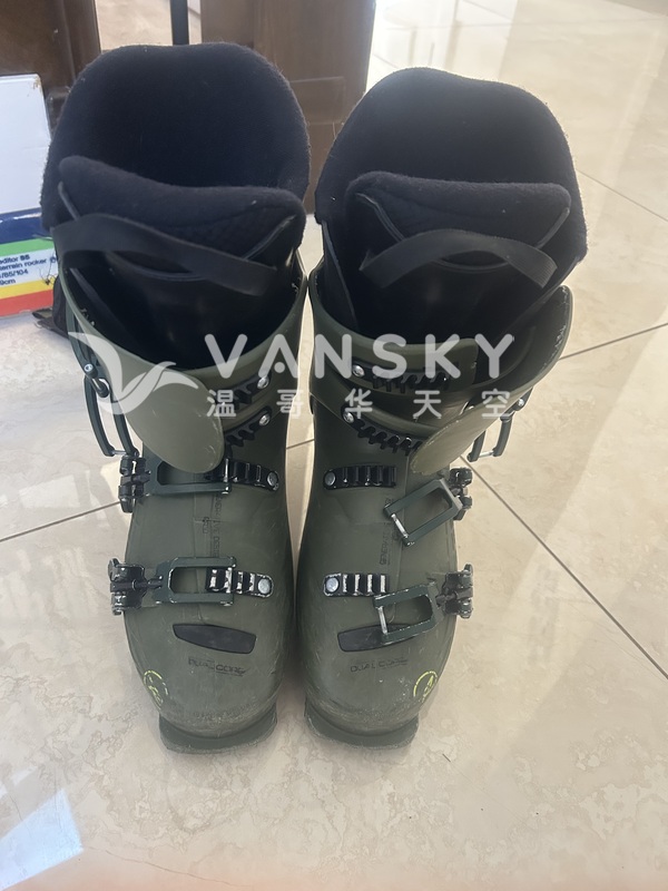 儿童滑雪双板 滑雪鞋 眼镜头盔