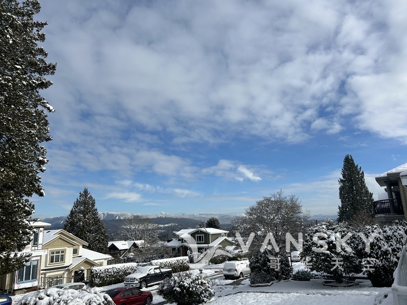 Metrotown附近house单房出租，带卫生间或者不带卫生间的