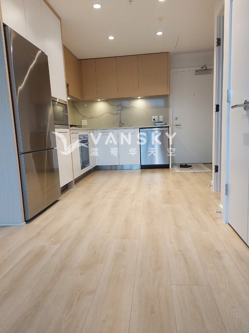 近SFU新高层公层—房—厅