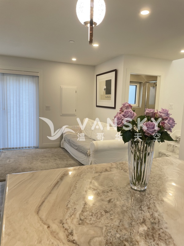 天车旁!独立卫生间房源3分钟步行到 Langara公车直达UBC女生only