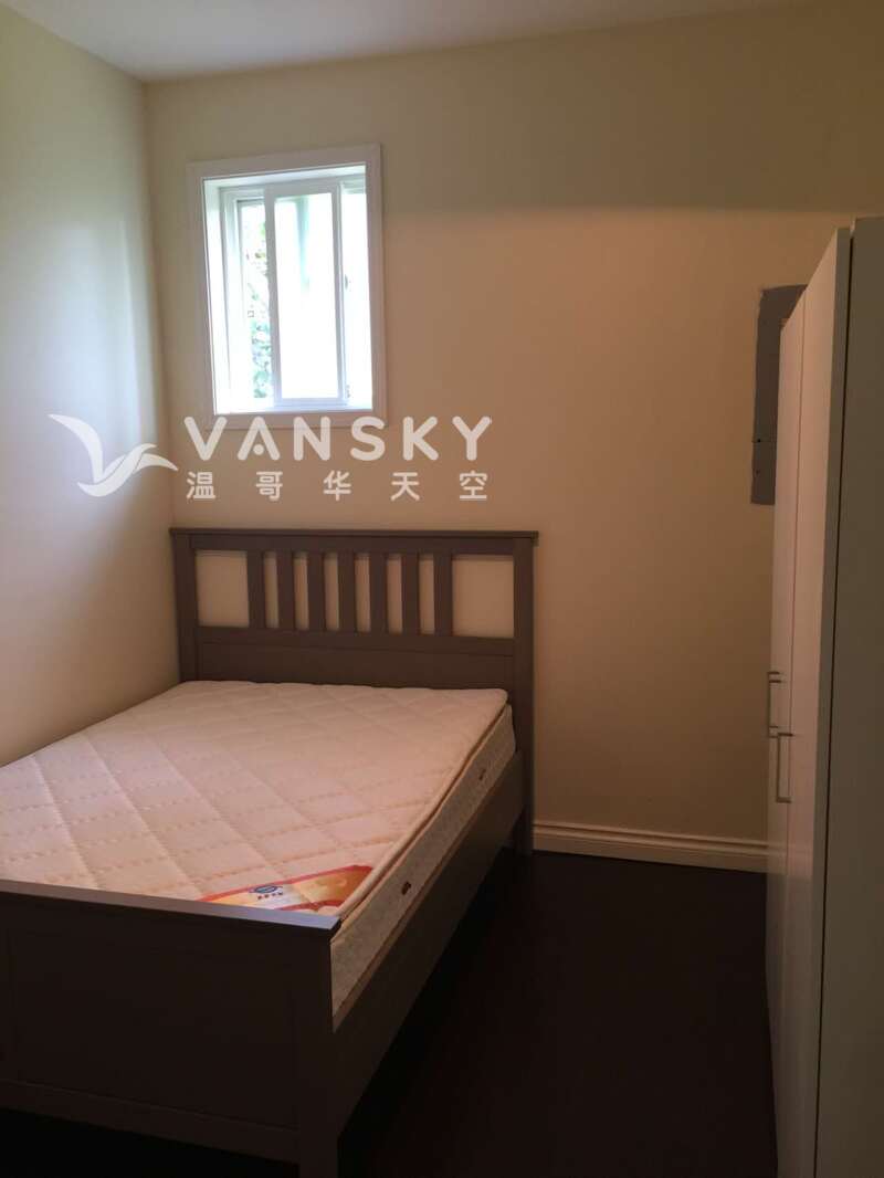 本拿比丽晶广场附近平地一房一厅出租