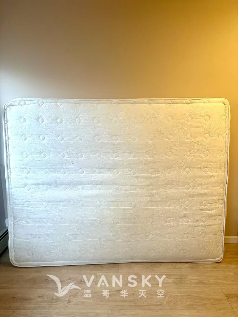 出售七成新的床和床墊