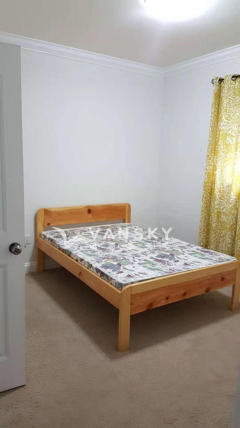 北素里独立出入带车位一房一厅出租