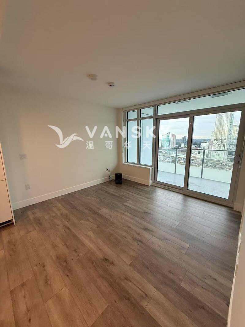 Surrey 中心1Bed1Den全新公寓出租