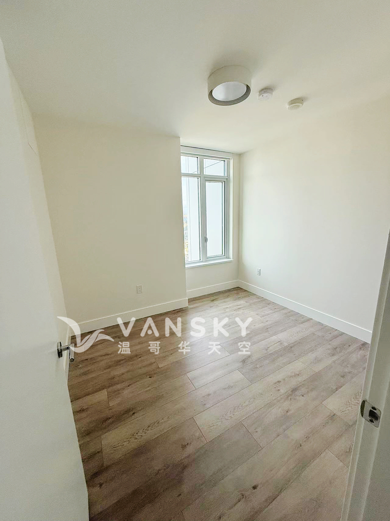 Surrey中心全新空调高层公寓出租