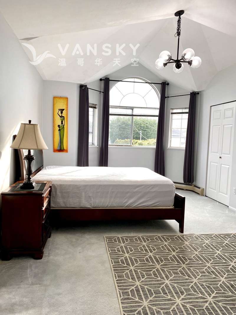 列治文独立屋楼上大套房出租